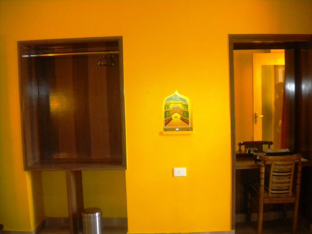 Ganpati Hotel 3*
